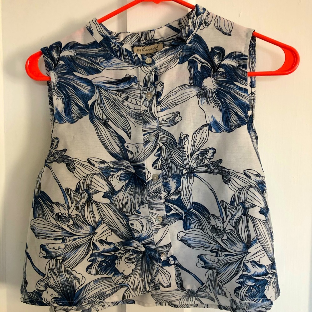 Floral button crop top.